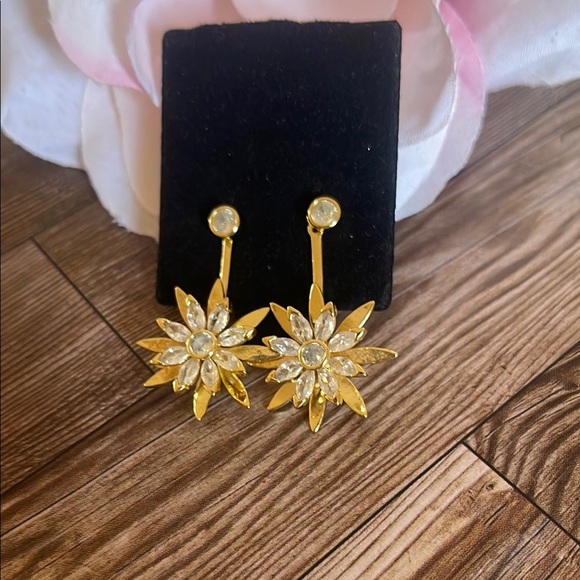 Gold Starburst Dangle Earrings with Intricate Design - Picture 1 of 6